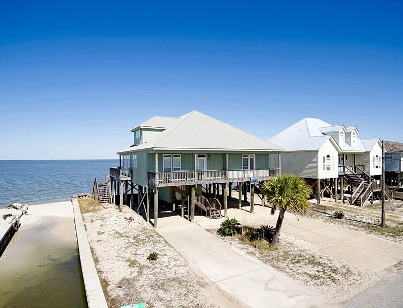 Corner pet-friendly, 5/3 bay sunset views! - TraMarLis in Dauphin Island, Alabama, United States — photo 2