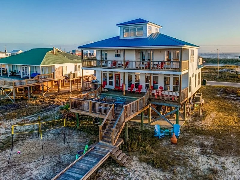 Timeless, authentic and endearing! A bayside beauty with space for everything! -