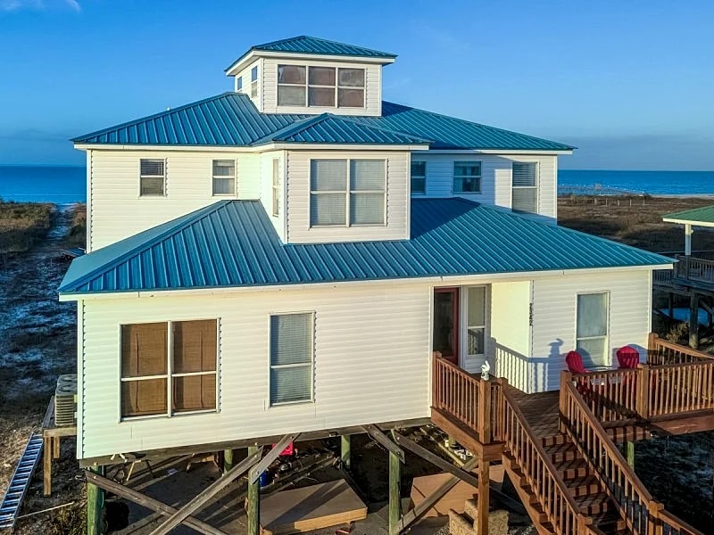 Timeless, authentic and endearing! A bayside beauty with space for everything! - in Dauphin Island, Alabama, United States — photo 2
