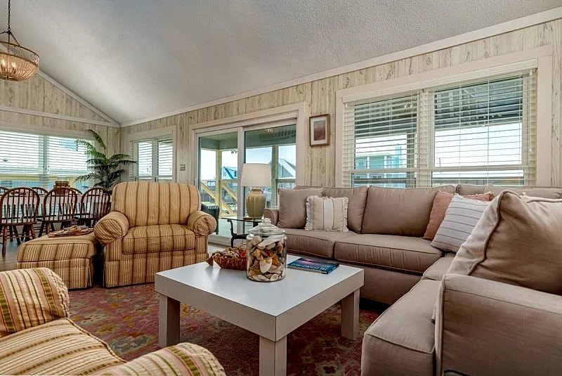 Boat Dock! Spectacular views walk to beach! in Dauphin Island, Alabama, United States — photo 4