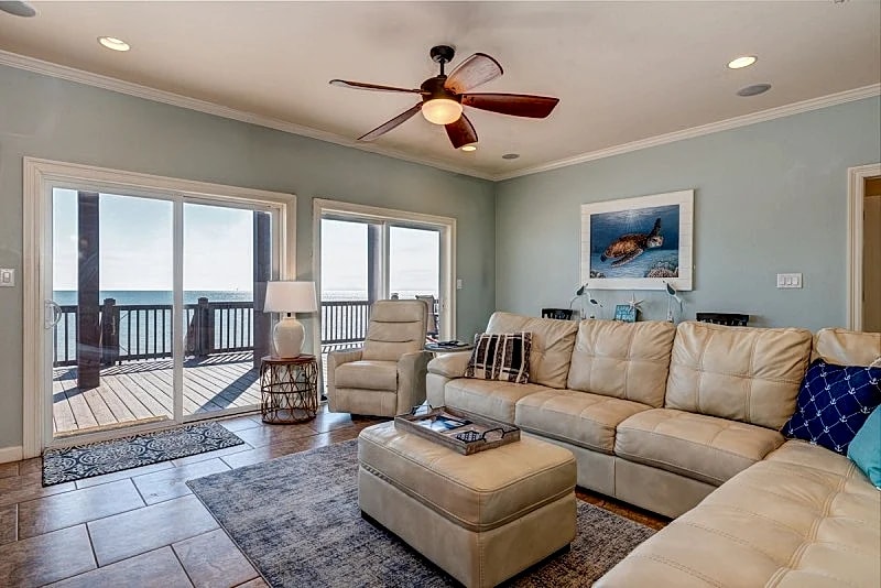 Private gulf front pool, pet-friendly, on beach! - Sonny Side in Dauphin Island, Alabama, United States — photo 4