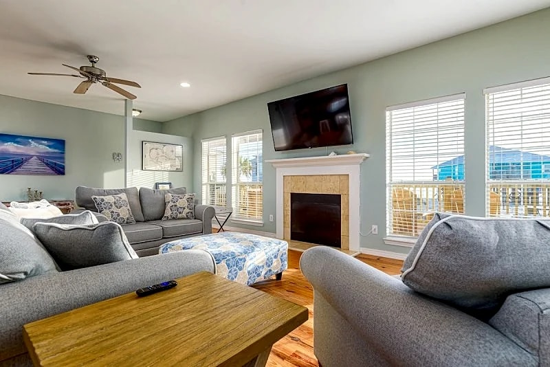 Festive Beach House Steps from the Ocean! - Coconut Breeze in Dauphin Island, Alabama, United States — photo 4
