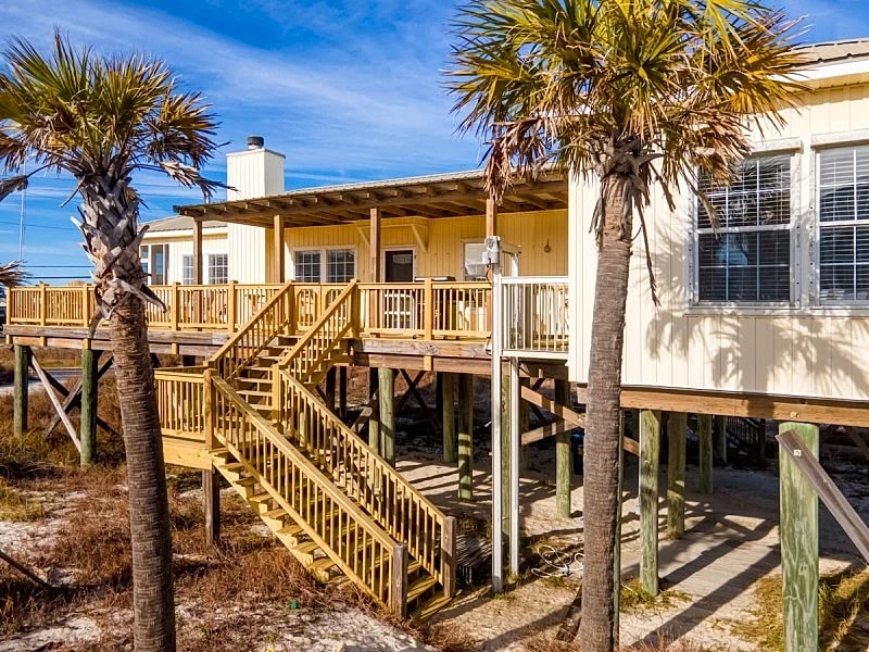Festive Beach House Steps from the Ocean! - Coconut Breeze in Dauphin Island, Alabama, United States — photo 2