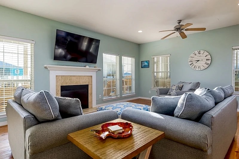 Festive Beach House Steps from the Ocean! - Coconut Breeze in Dauphin Island, Alabama, United States — photo 5
