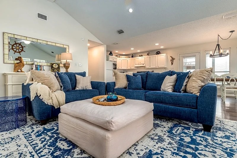 Pelican Watch - Charming, beautifully decorated bayside beach house! in Dauphin Island, Alabama, United States — photo 2