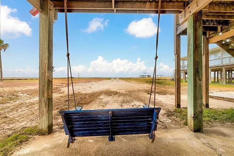 Pelican Watch - Charming, beautifully decorated bayside beach house! in Dauphin Island, Alabama, United States — photo 4