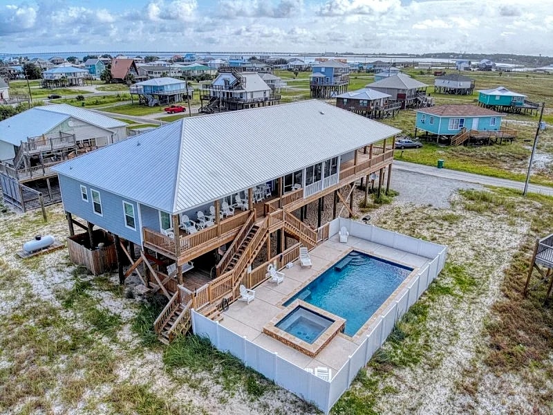 Blessed at the Beach - Gulf View, Heated Pool and Jacuzzi. in Dauphin Island, Alabama, United States — photo 4