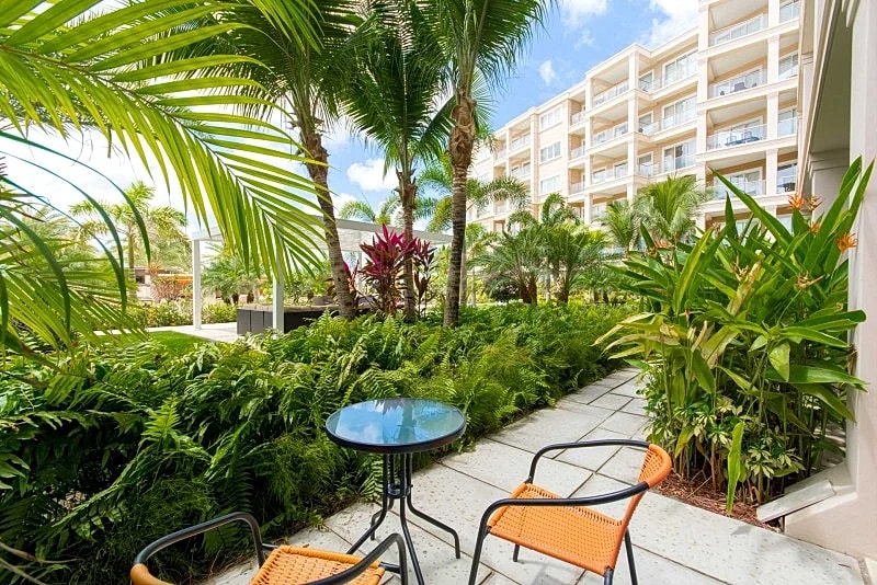 Eagle Beach - Garden Breeze 1BR condo - LV101 in Oranjestad, Aruba — photo 2