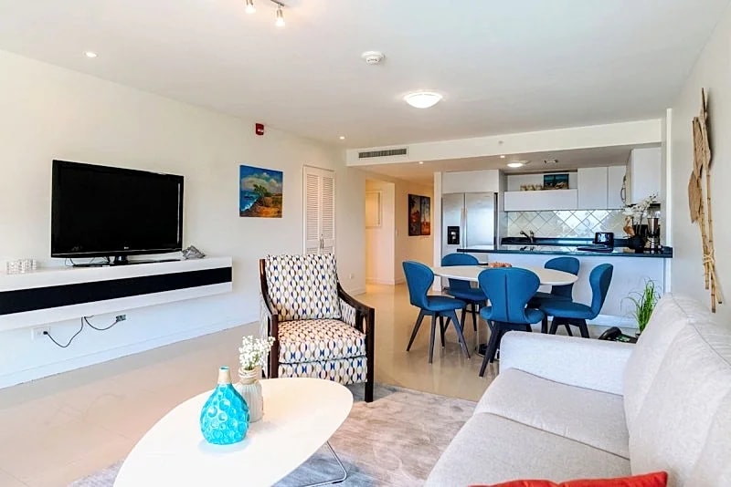 Beachfront - Deluxe View 1BR condo - E323-2 in Oranjestad, Aruba — photo 3