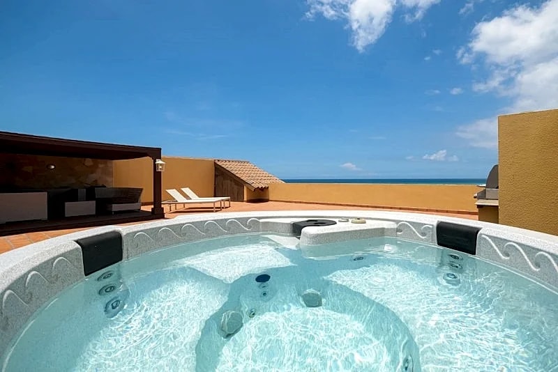 Beachfront - Amber Penthouse 2BR condo - P512 in Oranjestad, Aruba — photo 1