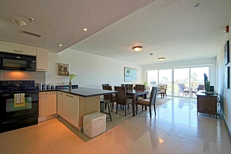 Beachfront - Brisas del Mar 2BR condo - E324 in Oranjestad, Aruba — photo 3