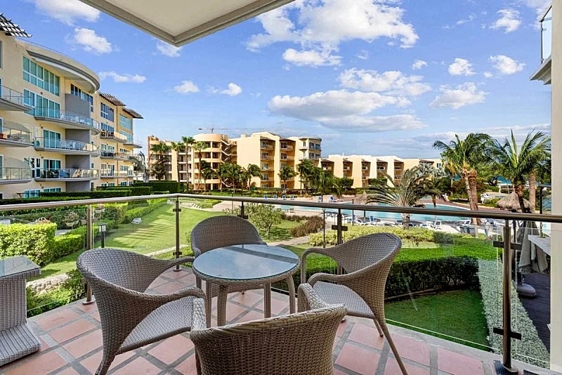 Beachfront - Ambiente Elegante 2BR condo - BC256 in Oranjestad, Aruba — photo 4