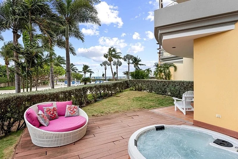 Beachfront - Beach Garden 1BR condo - E124-2 in Oranjestad, Aruba — photo 5