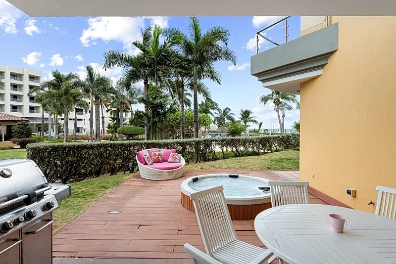 Beachfront - Beach Garden 1BR condo - E124-2 in Oranjestad, Aruba — photo 2