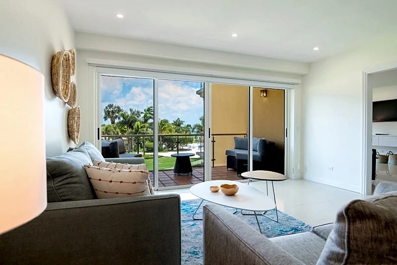 Beachfront - Superior View 2BR condo - E225-2 in Oranjestad, Aruba — photo 2