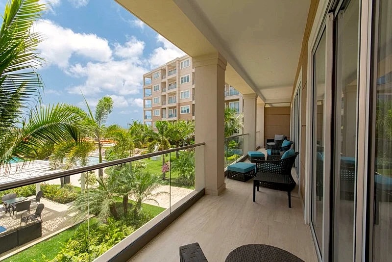 DELUXE REGENCY THREE-BEDROOM CONDO - LV203 - PLATINUM SERVICES & AMENITIES in Oranjestad, Aruba — photo 3
