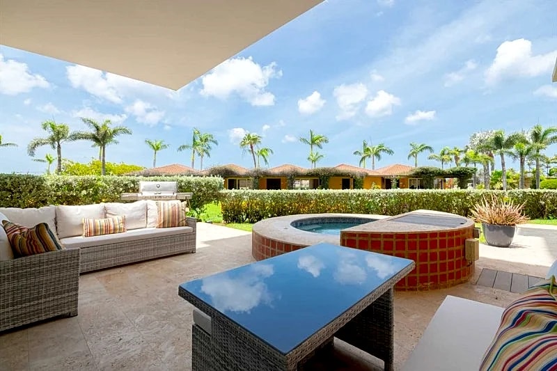 Beachfront - Garden Delight 2BR condo - E125-2 in Oranjestad, Aruba — photo 2