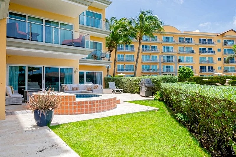 Beachfront - Garden Delight 2BR condo - E125-2 in Oranjestad, Aruba — photo 4