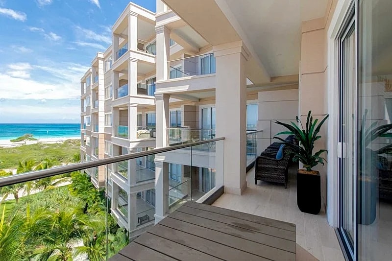 Beach View - Beach Royale 2BR condo - LV406 in Oranjestad, Aruba — photo 3