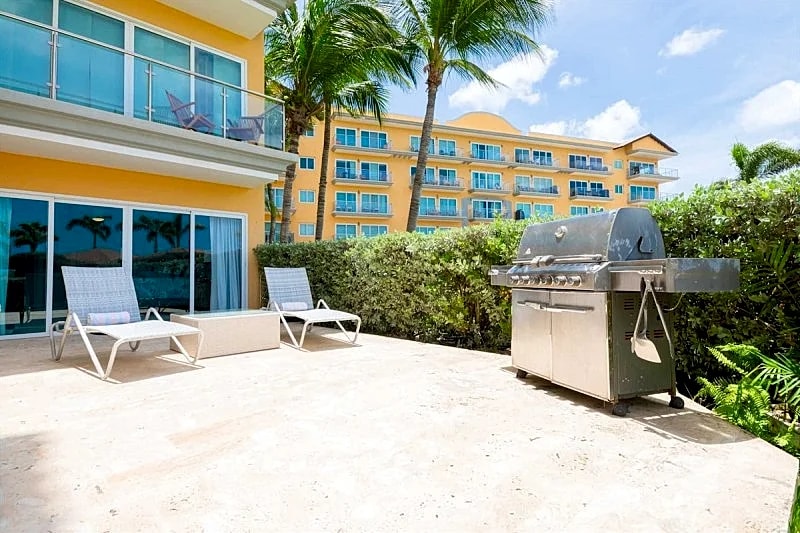 Beachfront - Garden Delight 3BR condo - E125 in Oranjestad, Aruba — photo 5