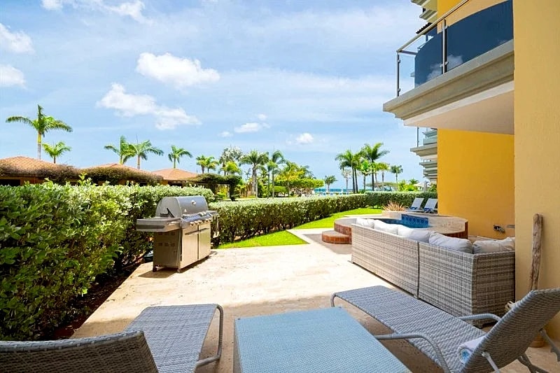 Beachfront - Garden Delight 3BR condo - E125 in Oranjestad, Aruba — photo 4