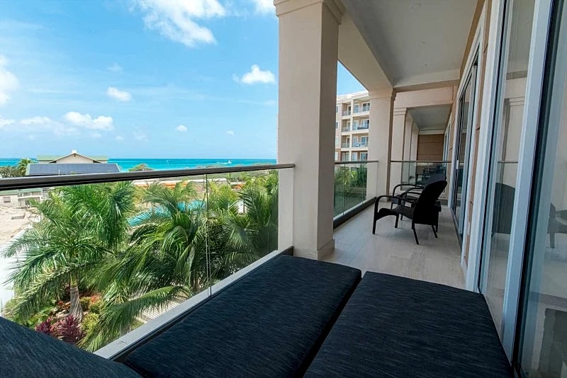 SERENITY BY THE SEA TWO-BEDROOM CONDO - LV301-2 - PLATINUM SERVICES & AMENITIES in Oranjestad, Aruba — photo 2