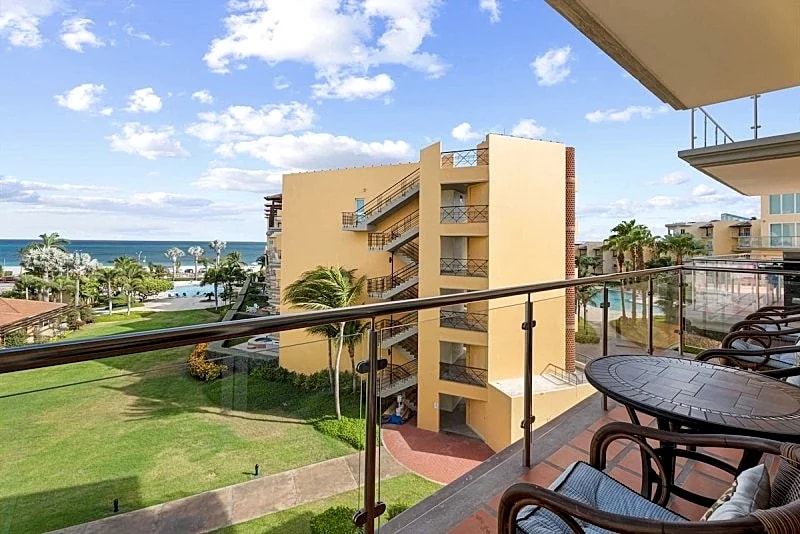 Beachfront - Emerald View 2BR condo - P416 in Oranjestad, Aruba — photo 3