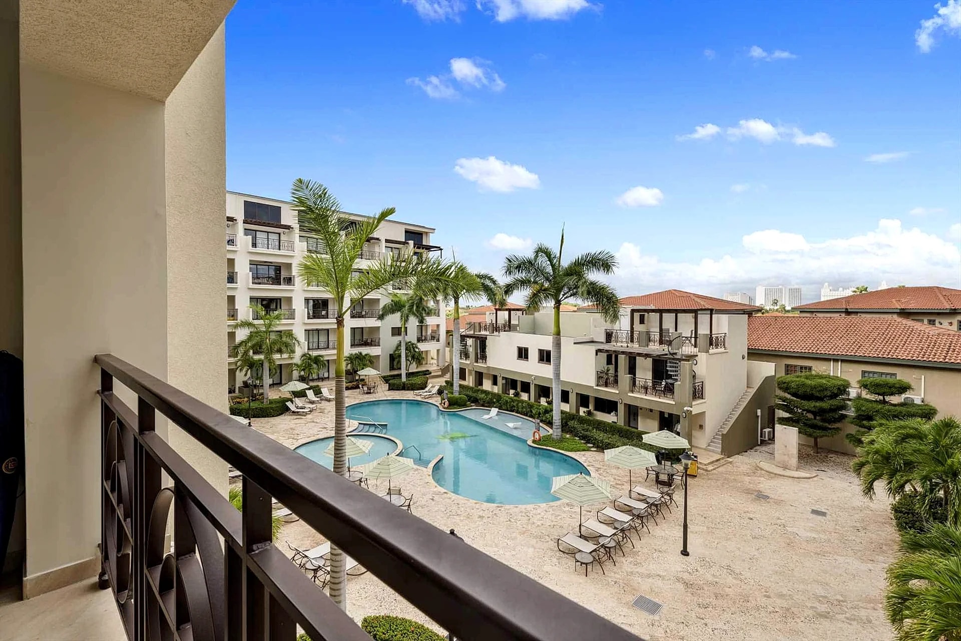 PC301 - Pool View - Perfect for a couple - 1BR