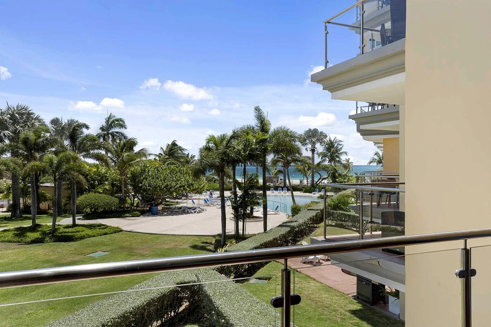Beachfront - Superior View Studio condo - E225-1 in Oranjestad, Aruba — photo 2
