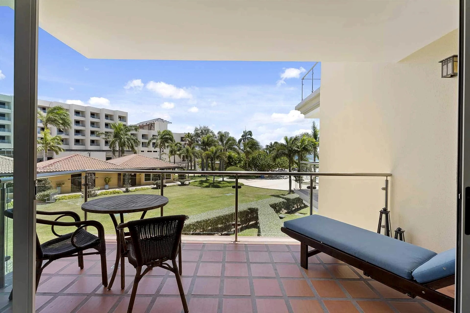 Beachfront - Superior View Studio condo - E225-1 in Oranjestad, Aruba — photo 3