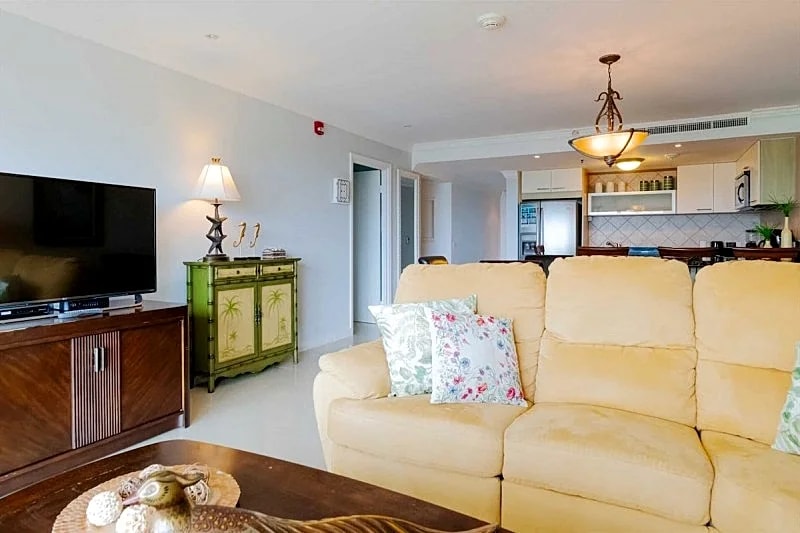 Beachfront - Glamour View 2BR condo - E422-2 in Oranjestad, Aruba — photo 4