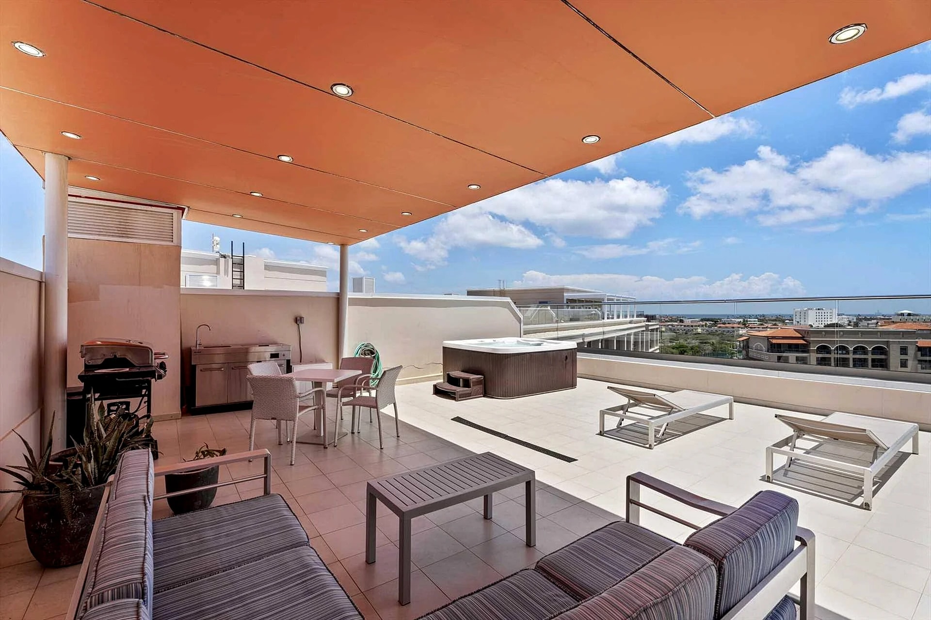 Beach View- Scenic View Penthouse 2BR condo- LV607 in Oranjestad, Aruba — photo 5