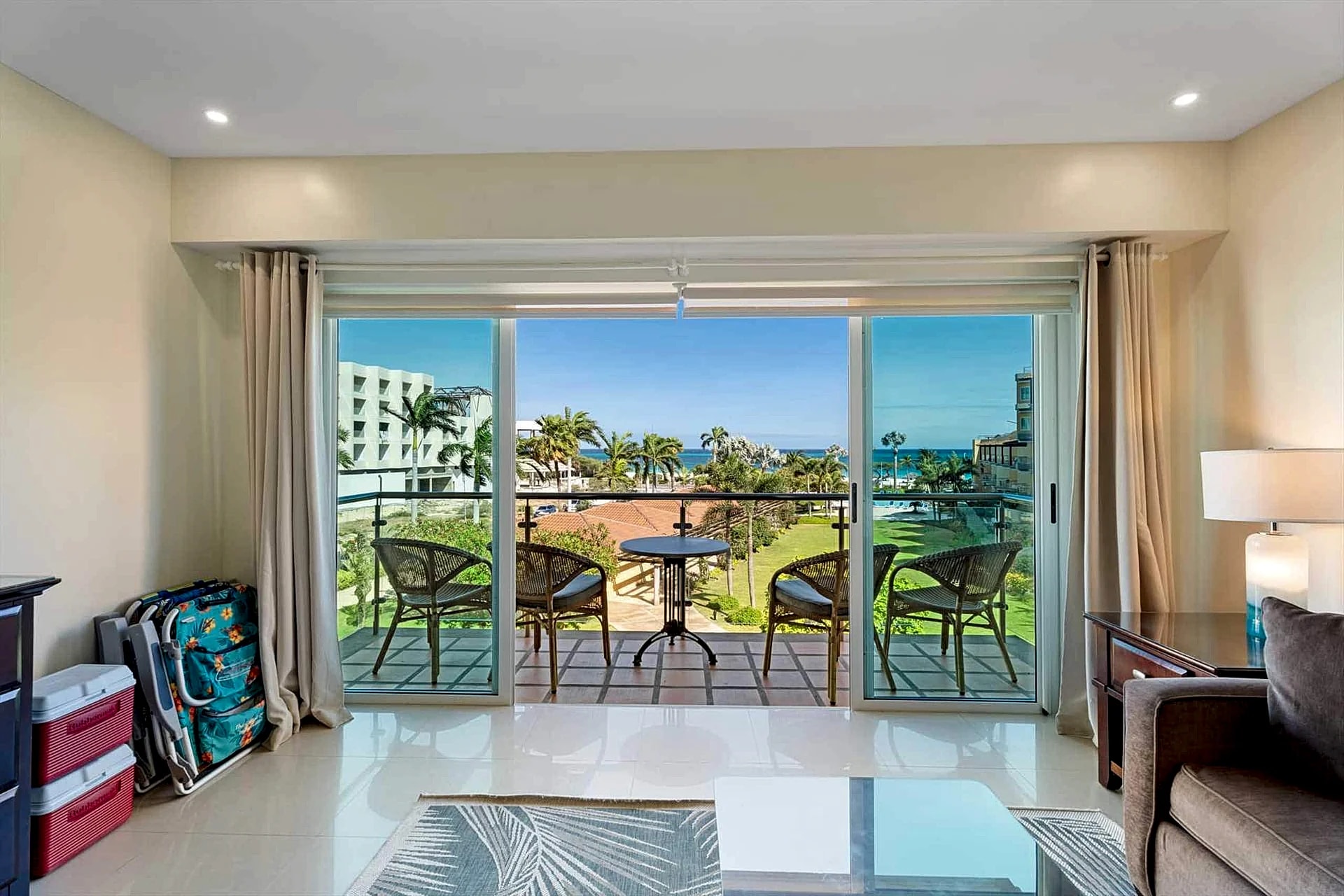 Beachfront - Emerald View 1BR condo - P314 in Oranjestad, Aruba — photo 4
