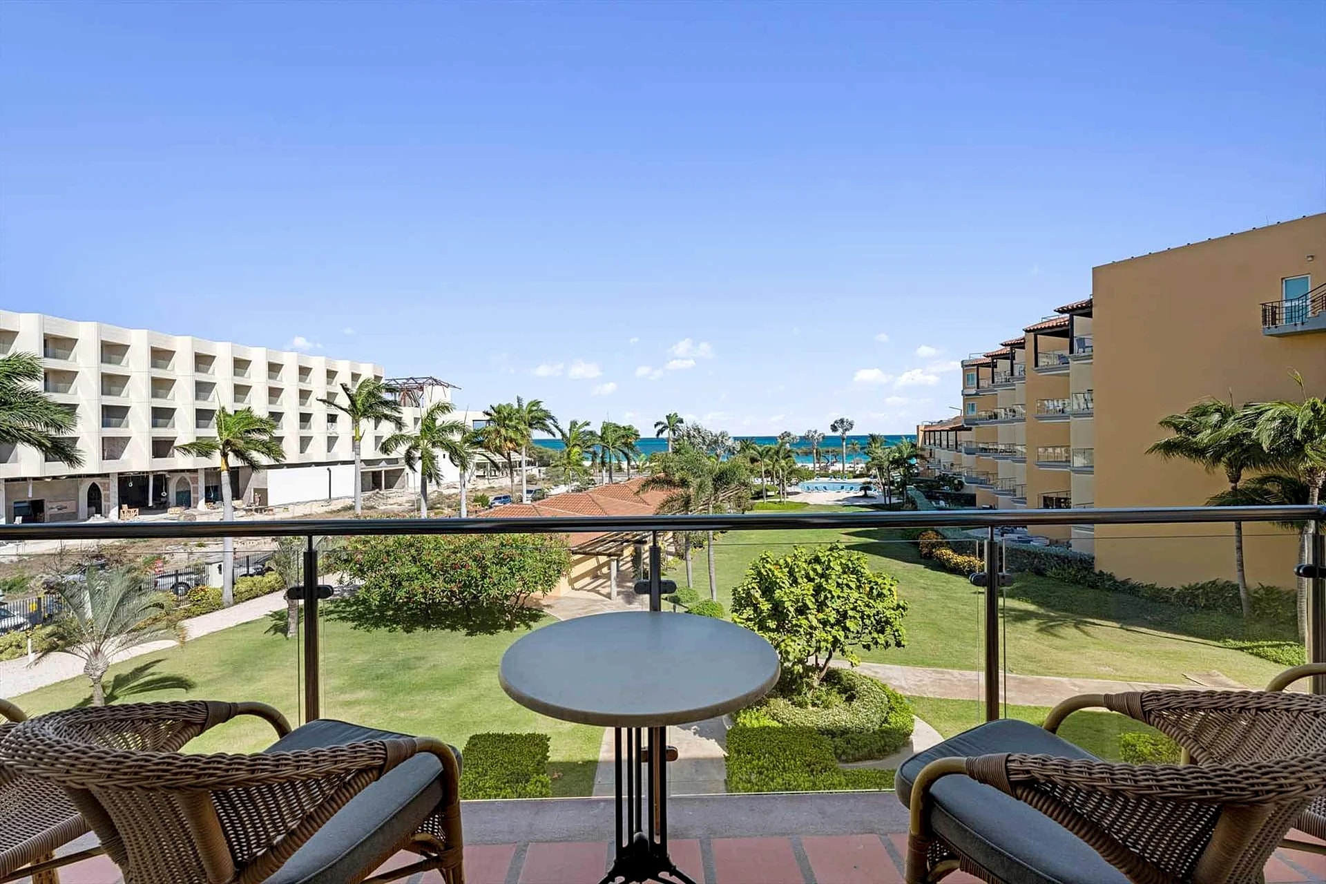 Beachfront - Emerald View 1BR condo - P314 in Oranjestad, Aruba — photo 3