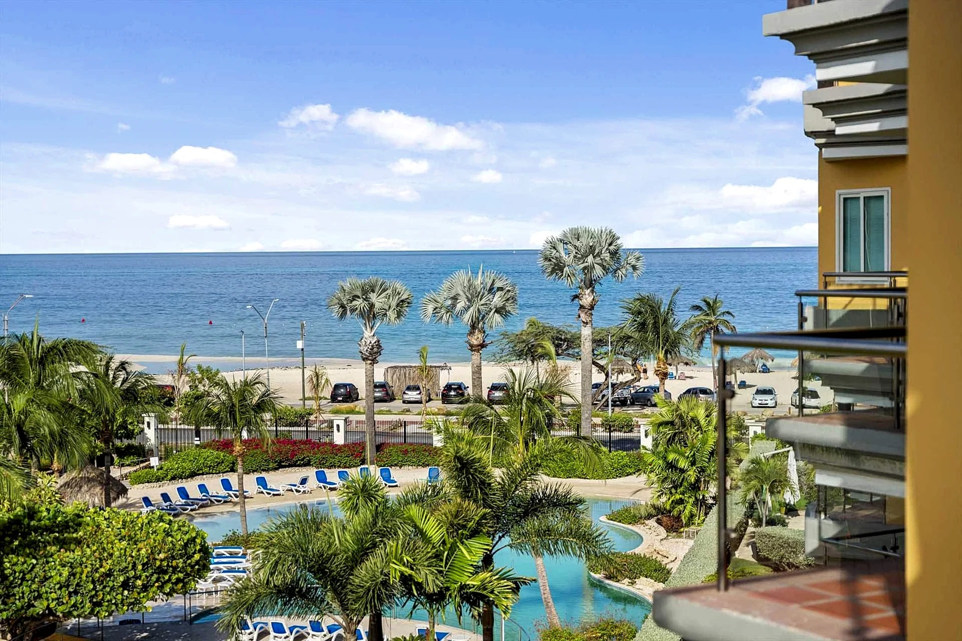 Beachfront - Flamingo Luxury 2BR condo - E423