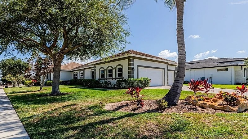 4/3 home on the south end close to beach and shops in Marco Island, Florida, United States — photo 3