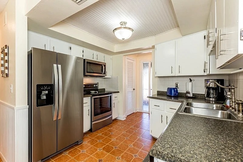 2/2 Home located in a quiet neighborhood with pool in Marco Island, Florida, United States — photo 3