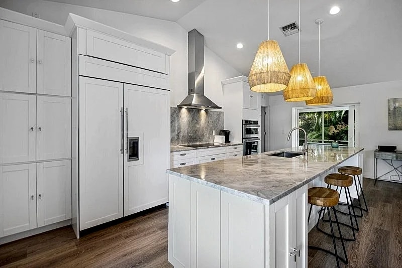 Gorgeous inland home with beach access in Marco Island, Florida, United States — photo 3