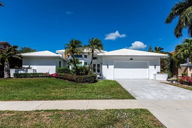 3/2.5 Home with heated pool and amazing sunsets.
