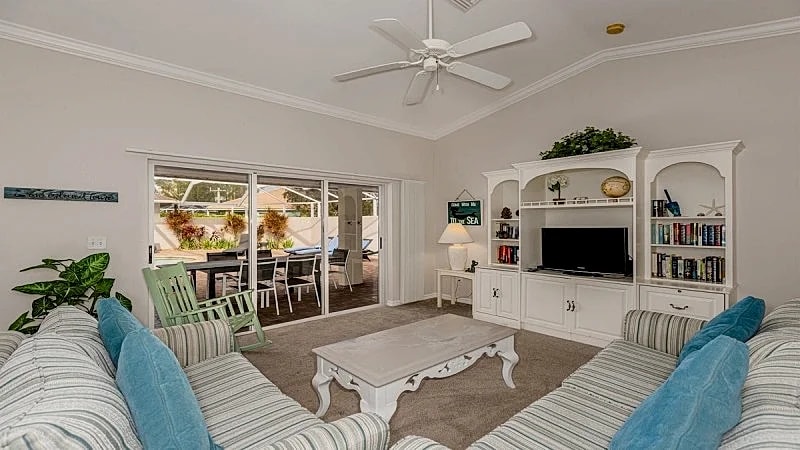 Five bedrooms with beach access. in Marco Island, Florida, United States — photo 4