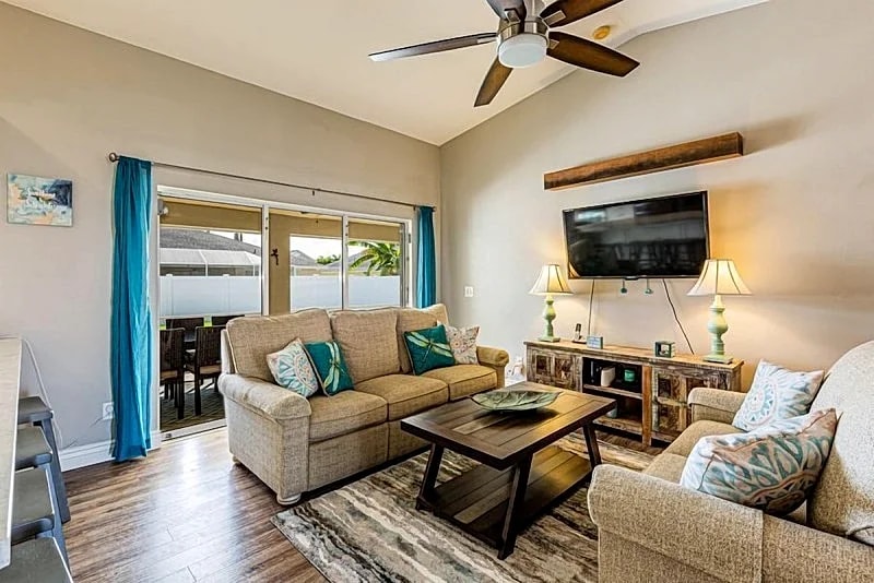 Super cute 3/2 inland home with heated pool in Marco Island, Florida, United States — photo 5