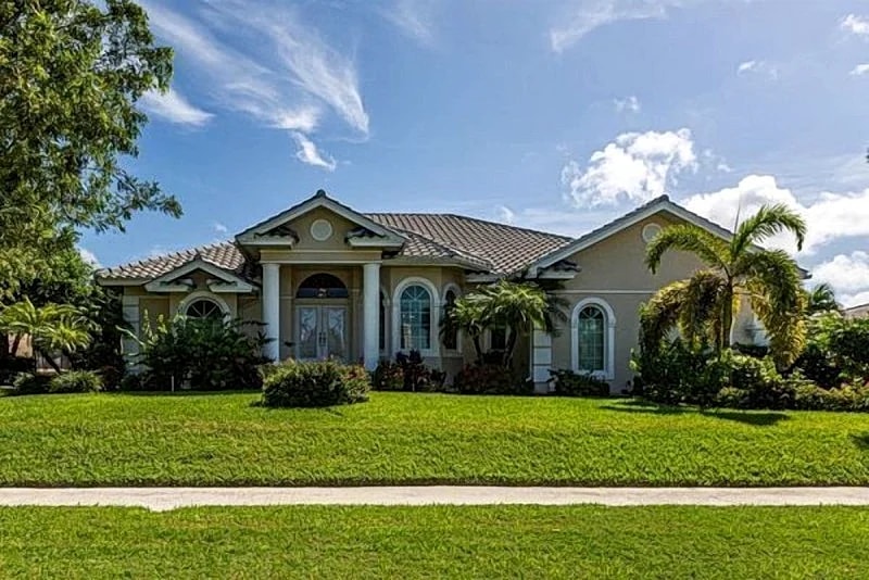 3/2 home Great location close to Tigertail beach
