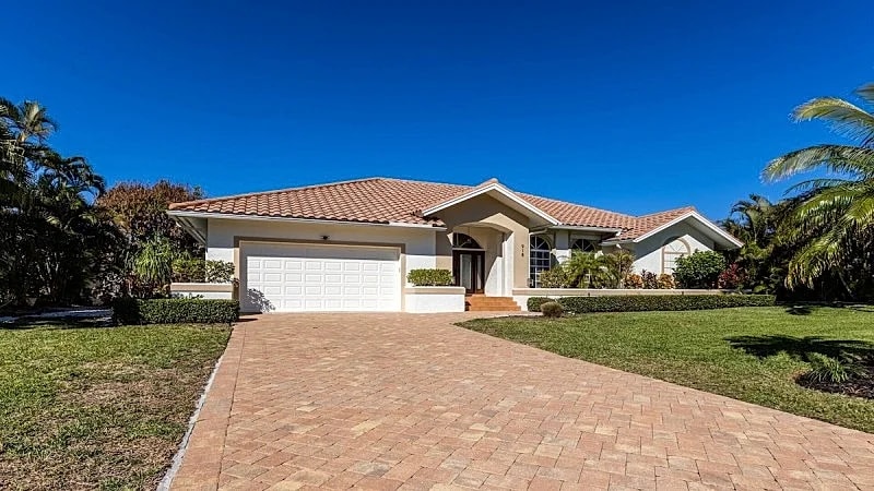 3/2 Waterfront Pool/Spa Home in Marco Island, Florida, United States — photo 2