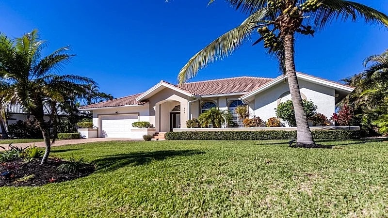 3/2 Waterfront Pool/Spa Home in Marco Island, Florida, United States — photo 3