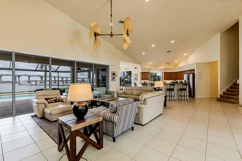 5/4.5 Beautiful home with views of the Marco River in Marco Island, Florida, United States — photo 4