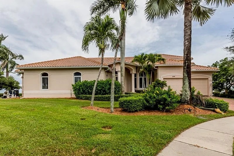 5/4.5 Beautiful home with views of the Marco River in Marco Island, Florida, United States — photo 2