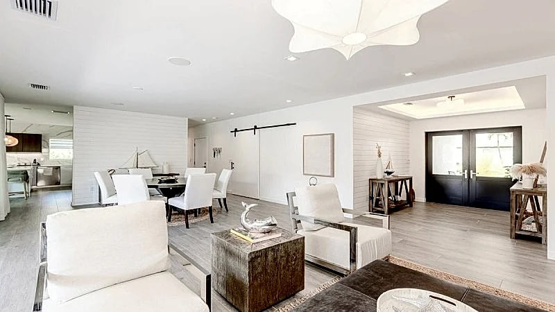 Gorgeous 4 bedroom 4 bath waterfront home on the South end of the island. in Marco Island, Florida, United States — photo 4