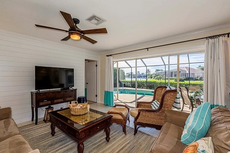 Relax in this lovely 3/2 waterfront pool home in Marco Island, Florida, United States — photo 2