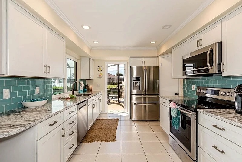 Relax in this lovely 3/2 waterfront pool home in Marco Island, Florida, United States — photo 5