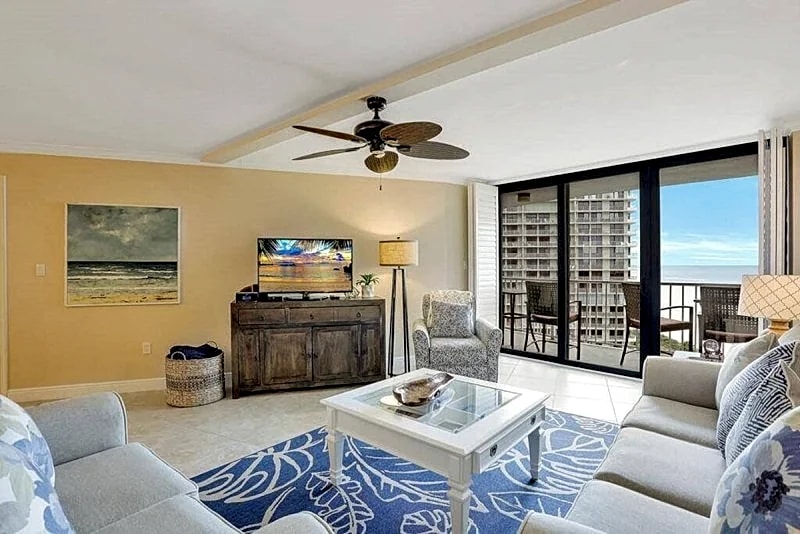 Located 11 stories above the lush green spaces of the resort, this private... in Marco Island, Florida, United States — photo 2